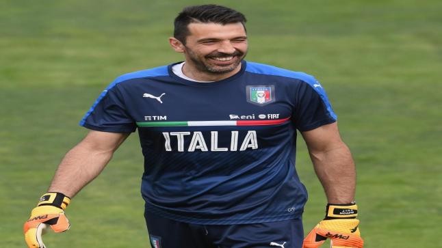 بوفون: ساري يستطيع قيادة يوفنتوس إلى قمة الكرة الإيطالية